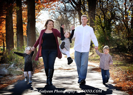 walking,natural,outdoor,family,portraits,professional,fun,affordable,overland,park,olathe,leawood,merriam,KS,MO